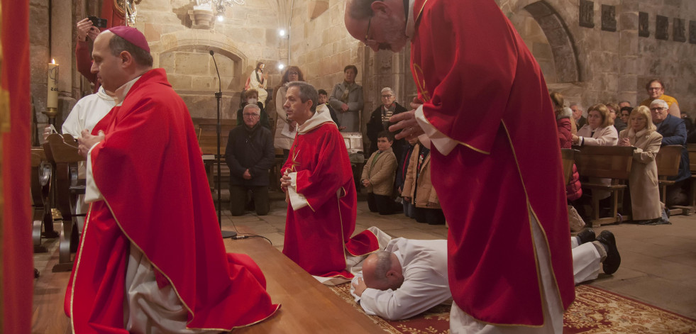 El arzobispo ordena como diácono al fisterrán Ignacio Delgado Izarra
