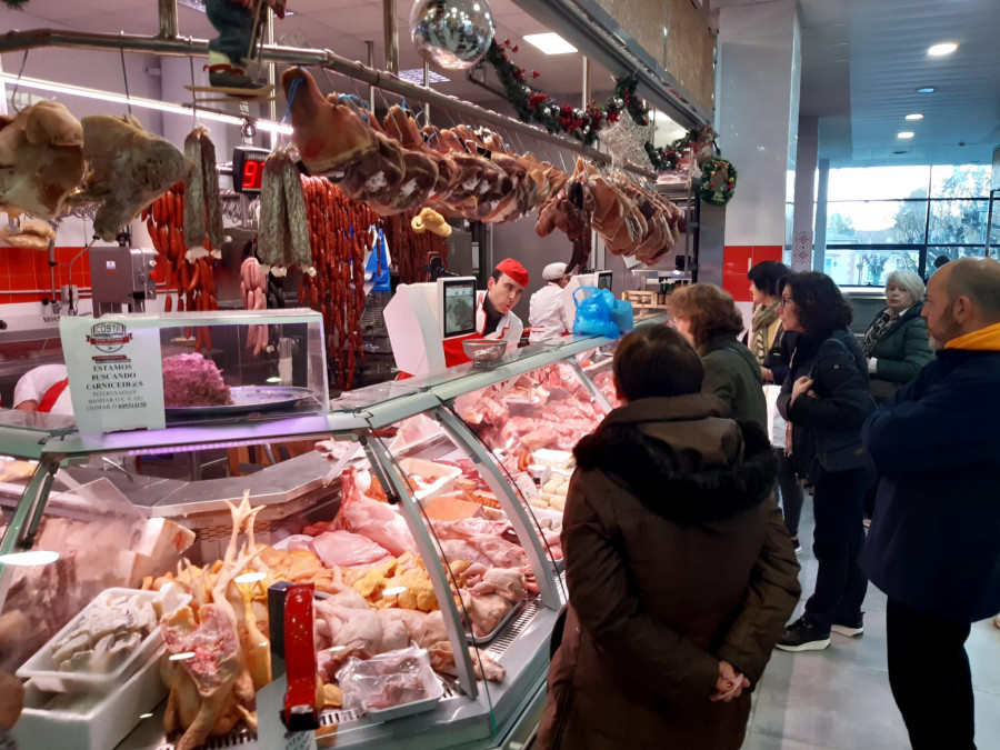 En la plaza de abastos de Carballo los precios son similares a los de Nochebuena