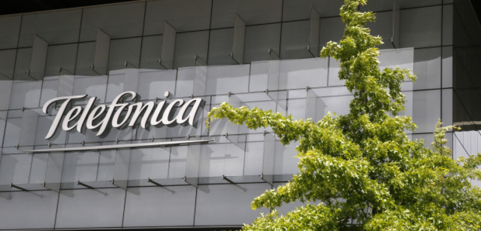 Telefónica y sindicatos rubrican un ERE para 3.421 empleados