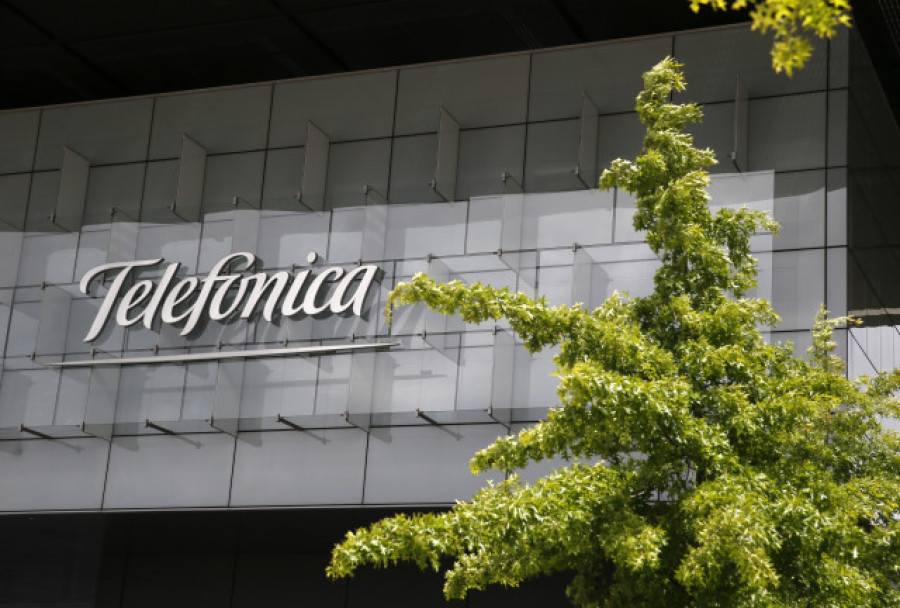 Telefónica y sindicatos rubrican un ERE para 3.421 empleados