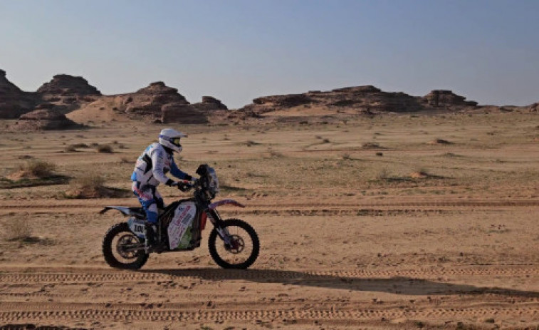 El carballés Fran Gómez acaba primero en el prólogo del Dakar