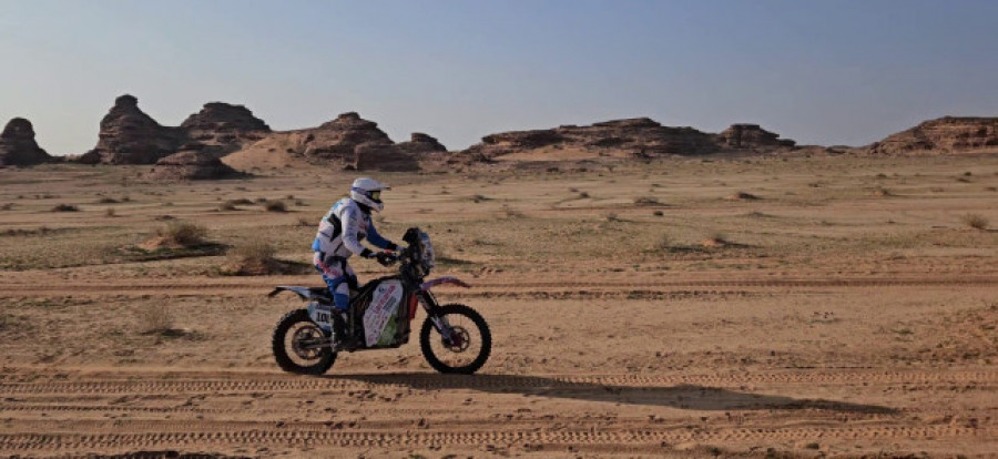 El carballés Fran Gómez acaba primero en el prólogo del Dakar