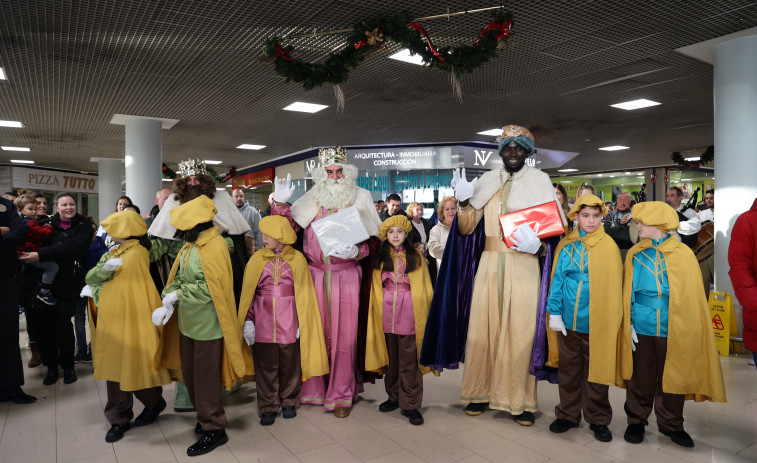 Los Reyes Magos se imponen al mal tiempo en la Costa da Morte