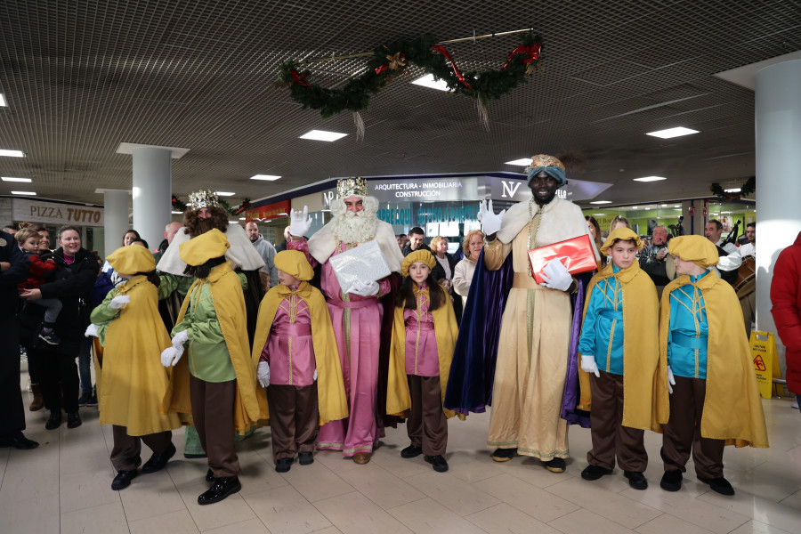 Los Reyes Magos se imponen al mal tiempo en la Costa da Morte