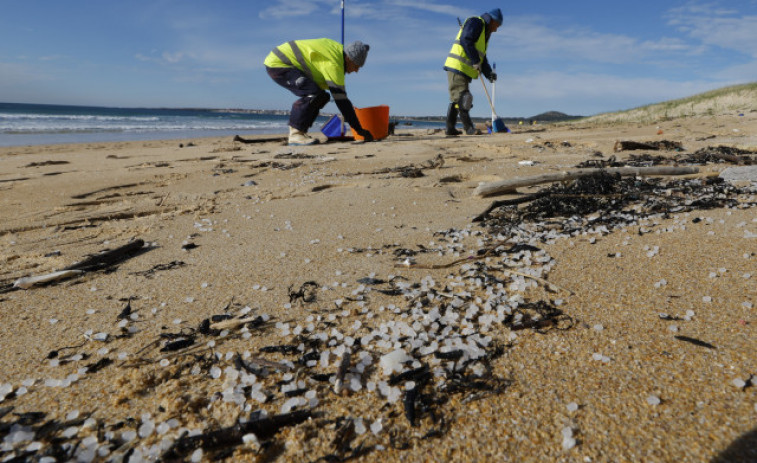 El Gobierno buscará sacos de pellets desde el aire en la costa de Galicia