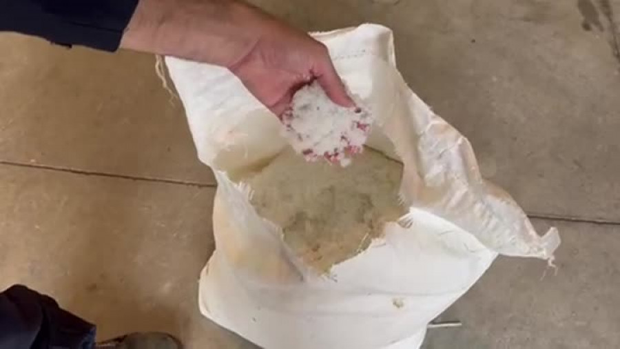 Gardacostas recupera en aguas de Valdoviño un saco con 25 kilos de pellets
