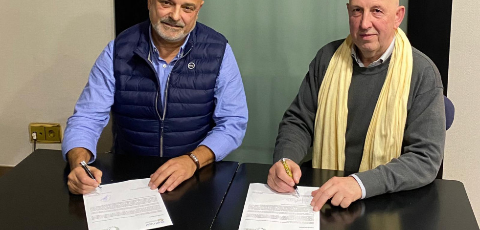 Apatrigal firma un documento de apoyo a la exposición fotográfica ‘Corcubión Naqueles Tempos’