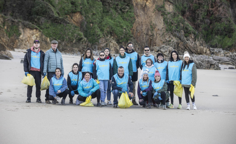 Senda Nova y Limpocean dirigirán nuevas acciones de limpieza en las playas de Carballo