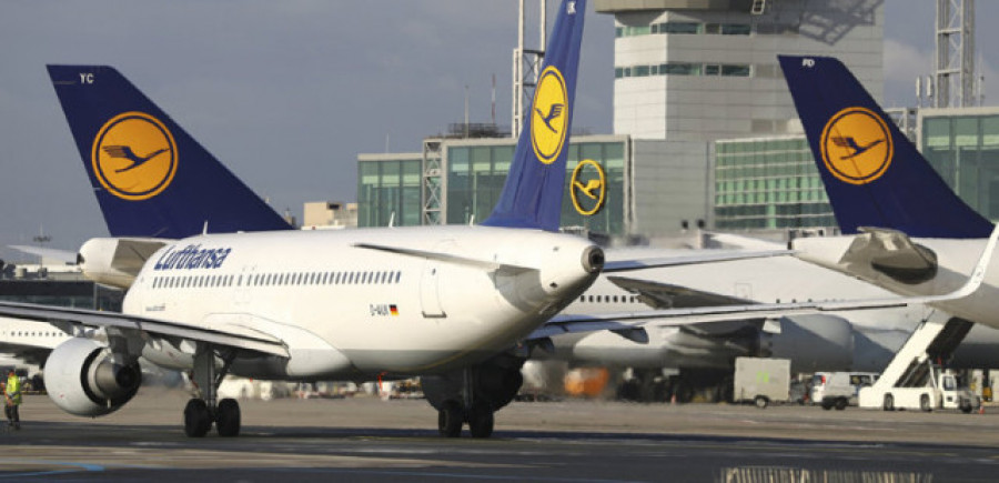 Una emergencia médica obliga a un avión procedente de Dublín a aterrizar en Santiago