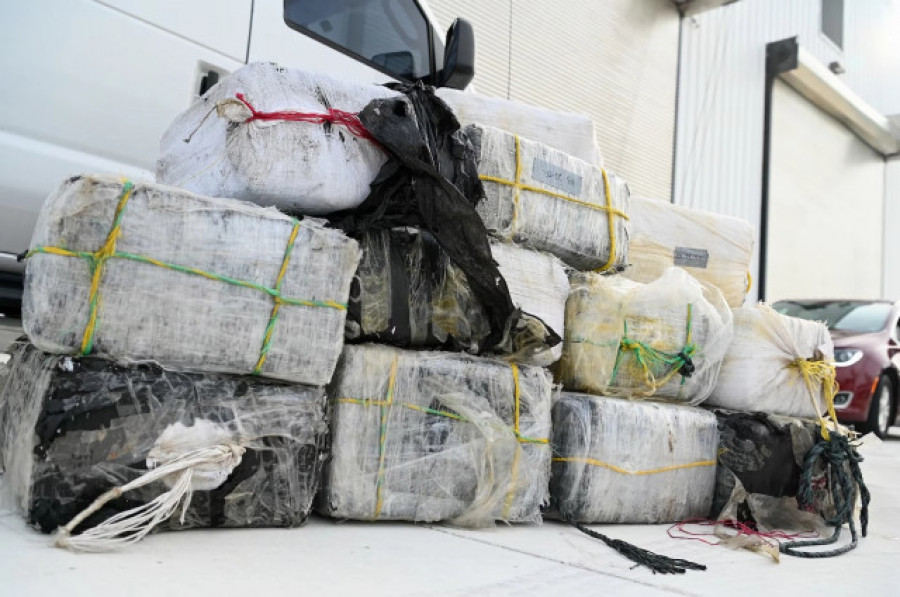 Detenidas siete personas en Boiro, Portugalete y Madrid vinculadas con el alijo de cocaína en un pesquero en Camariñas