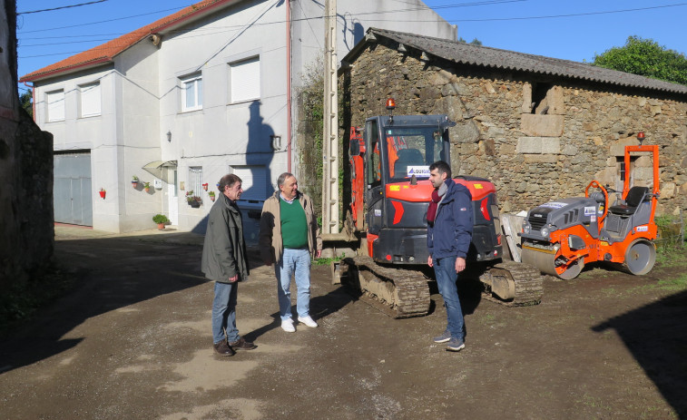 A Laracha amplía la calzada y mejora el firme en el núcleo de San Paio, en la parroquia de Erboedo