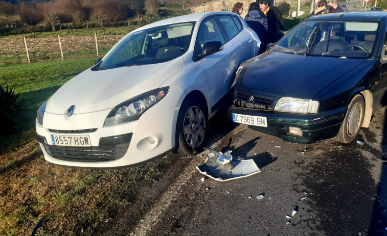 Dos heridos en sendos accidentes de tráfico ocurridos en Carballo y Cee
