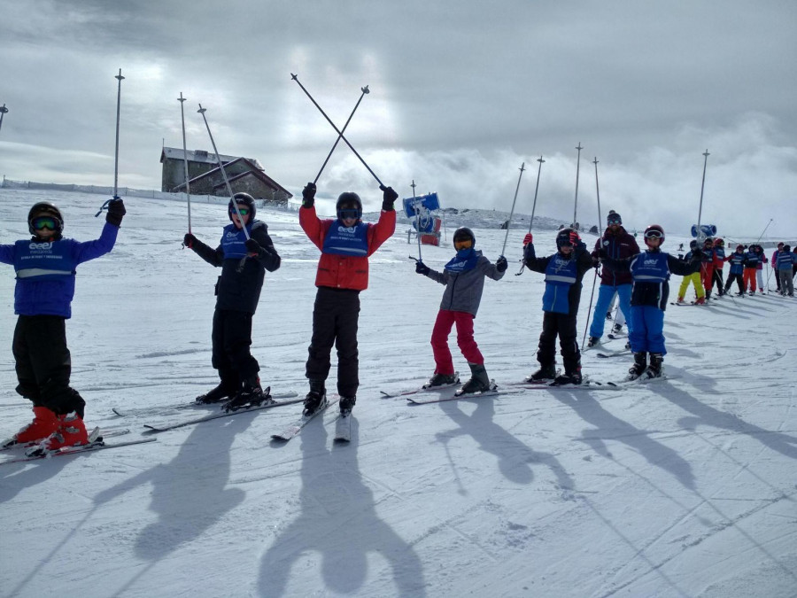 El Concello de A Laracha organiza un fin de semana en Asturias para iniciarse al esquí