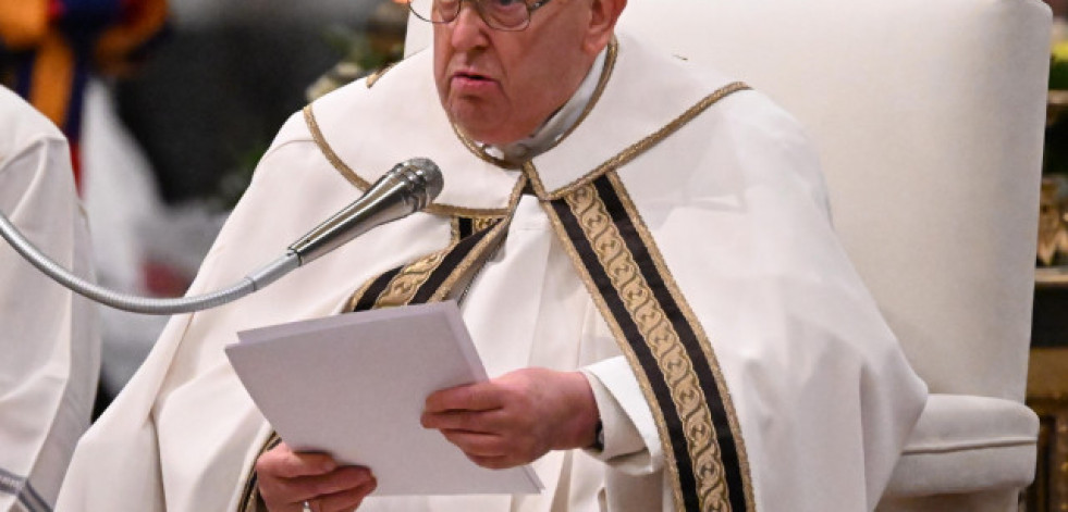 El papa prosigue su terapia hospitalaria y redactará la homilía del domingo
