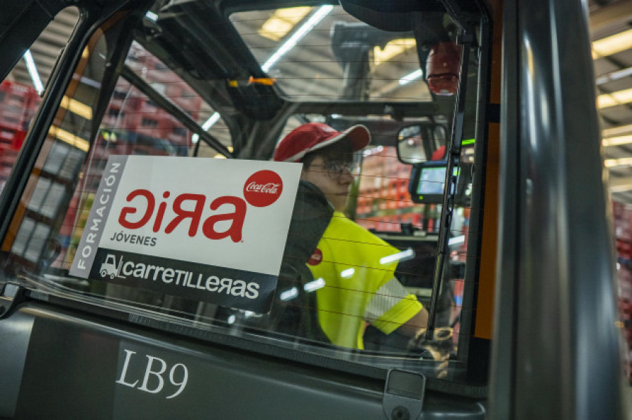 Un centenar de estudiantes participan en A Coruña en la GIRA Jóvenes de Coca-Cola