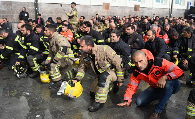 Los bomberos de los parques comarcales de Galicia mantienen la huelga