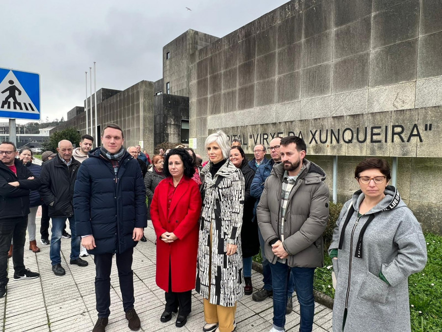 El PSOE denuncia en Cee que “Rueda e Feijóo levan 15 anos desmantelando os hospitais comarcais”