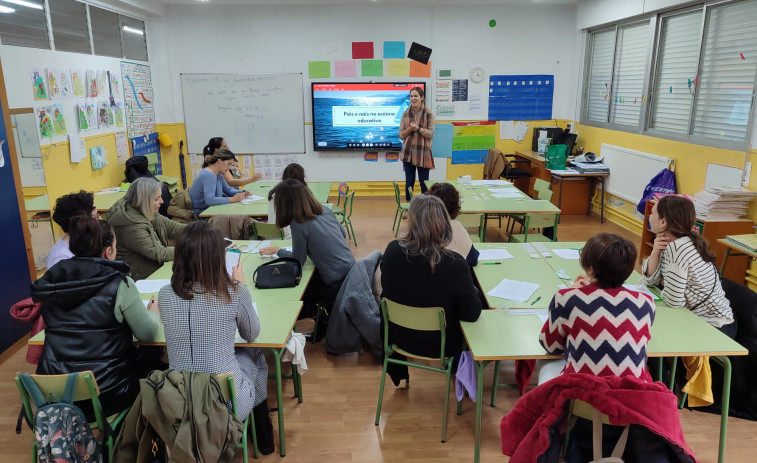Vieiro inicia las escuelas de familia en los colegios de Buño y Ponteceso