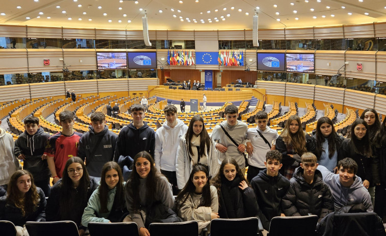 El alumnado del IES Pedra da Aguia de regresa a Camariñas tras un intenso viaje a Bruselas