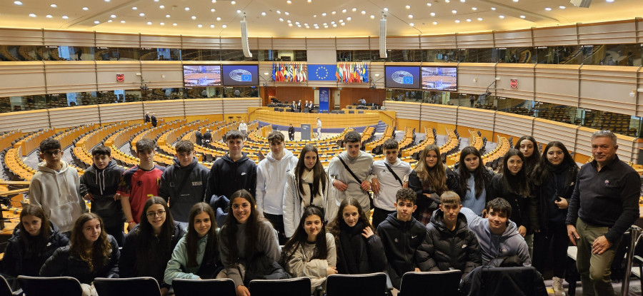 El alumnado del IES Pedra da Aguia de regresa a Camariñas tras un intenso viaje a Bruselas