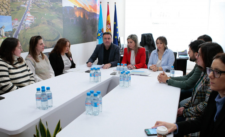 La Diputación contrata para la comarca a 35 profesionales sociales