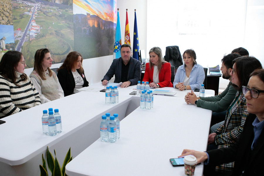 La Diputación contrata para la comarca a 35 profesionales sociales