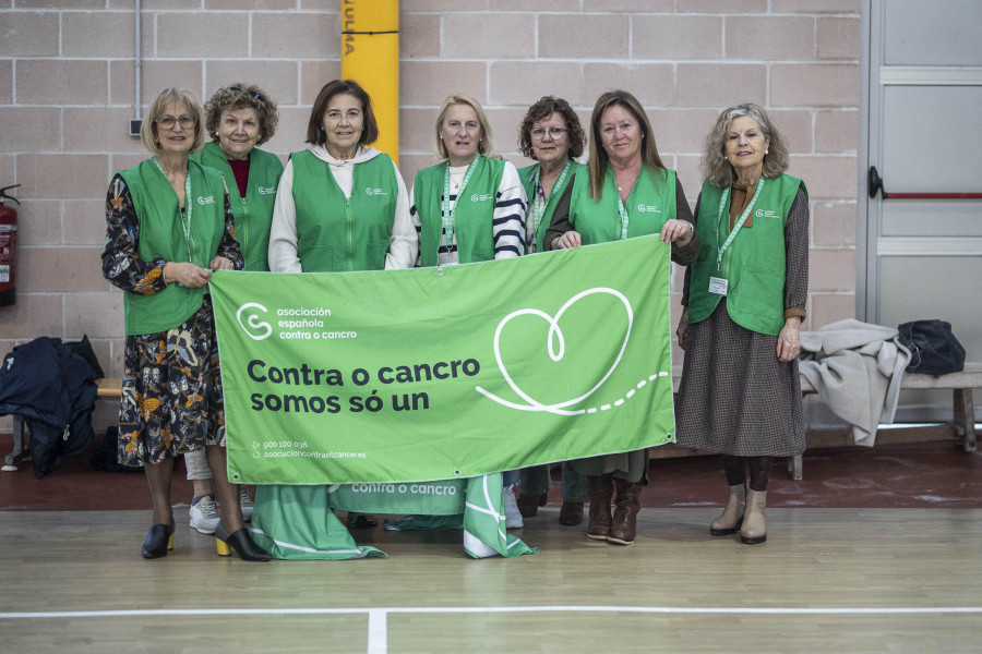 Iluminación verde y deporte contra el cáncer en Carballo