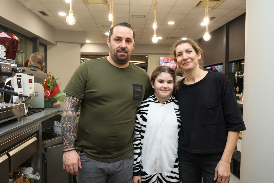 Reabre la cafetería “O Mercado” de Carballo