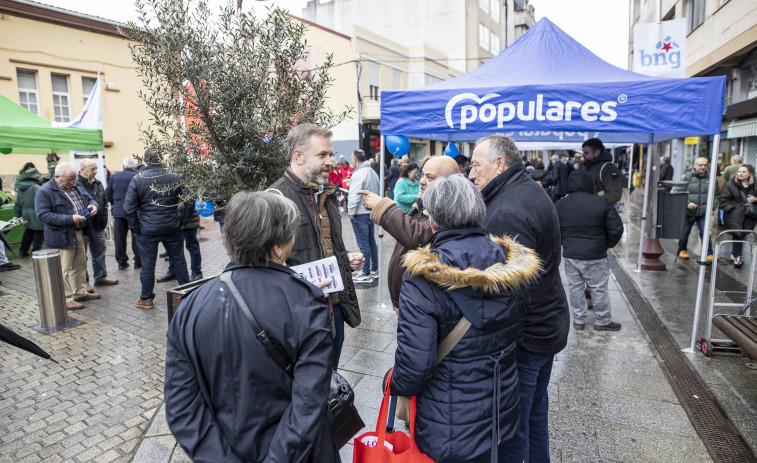 La feria de Carballo, epicentro de la campaña electoral