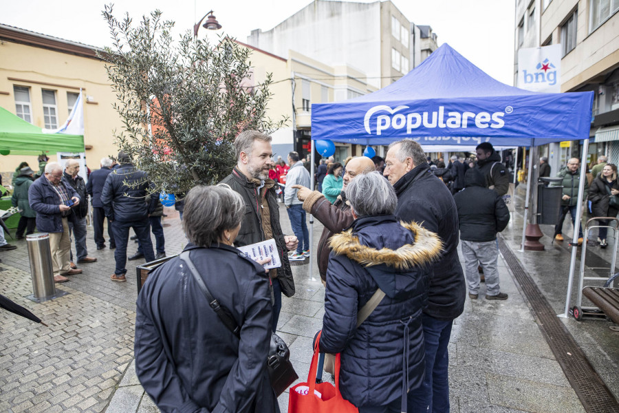 La feria de Carballo, epicentro de la campaña electoral