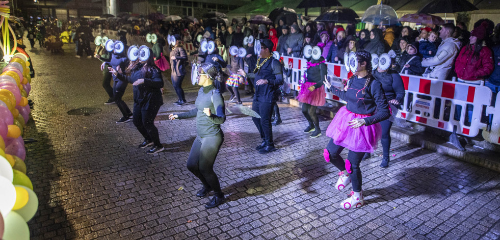 Gran nivel en el desfile y concurso de Entroido de Carballo