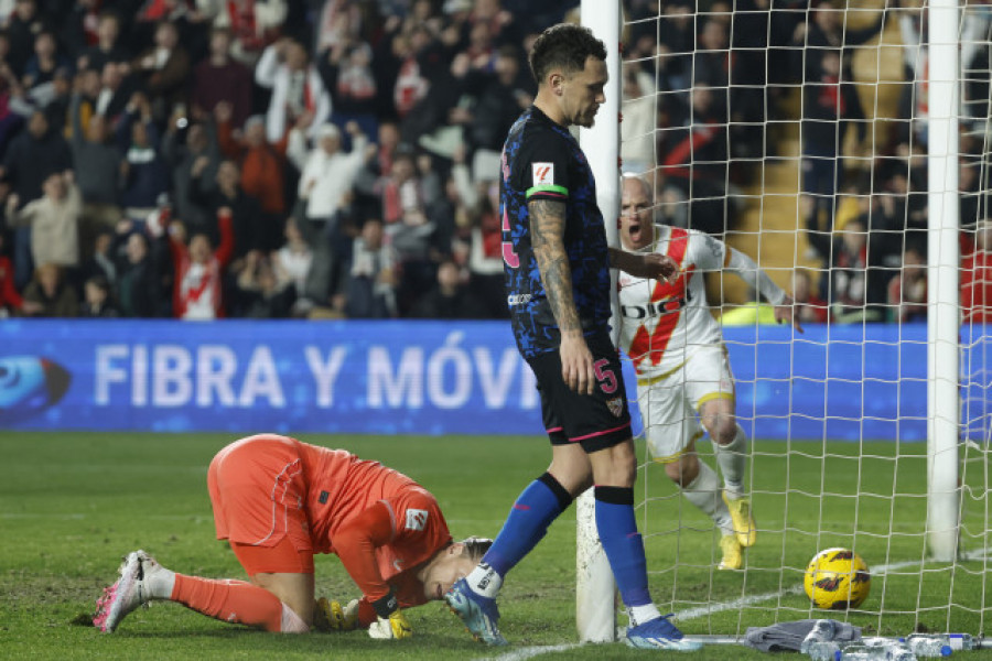 Isaac devuelve la vida al Sevilla frente a un Atlético de Madrid sin puntería (1-0)