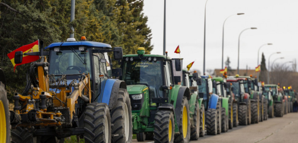 El campo cumple una semana de protesta con tractoradas en toda España