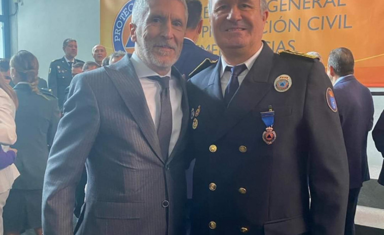 El carballés Luitino Barca recibe la Medalla de bronce con distintivo azul del Ministerio de Interior