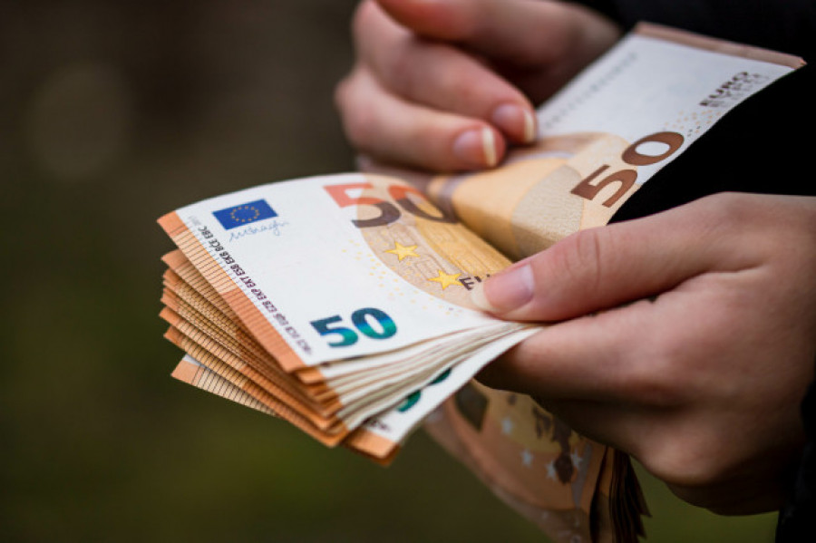 La eurozona esquiva la recesión, pero no la parálisis al cierre de 2023