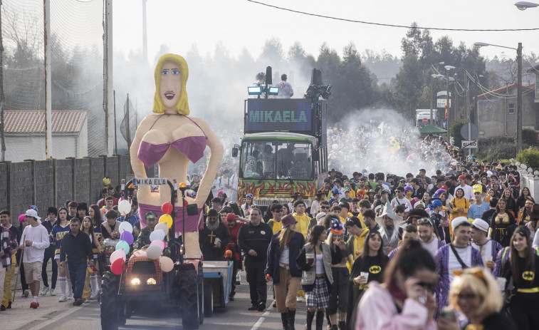 Una marea humana despide a la Mikaela en Buño