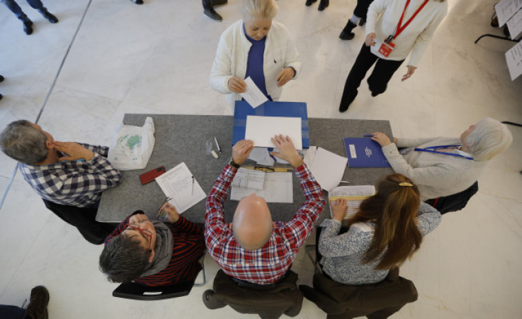 La participación en la jornada electoral en Galicia superó el 67%