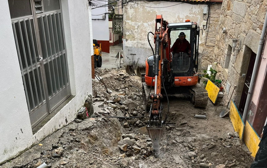 Comienzan las obras de reforma de las calles Condes y Barrio Fontiña de Corme Porto