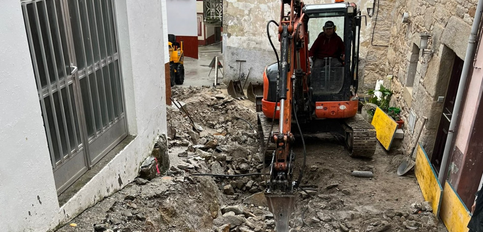 Comienzan las obras de reforma de las calles Condes y Barrio Fontiña de Corme Porto