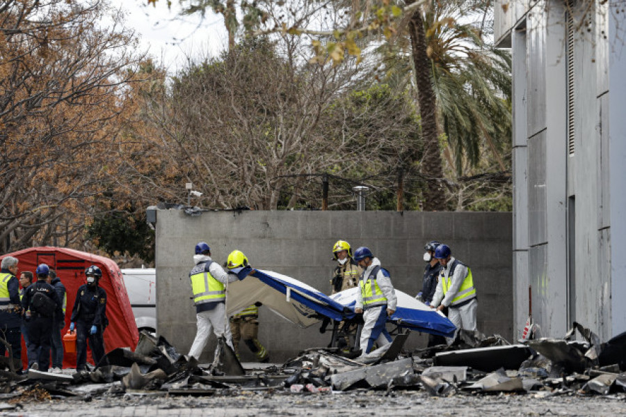 Empiezan las identificaciones y autopsias de los 10 cadáveres hallados en el edificio incendiado de Valencia