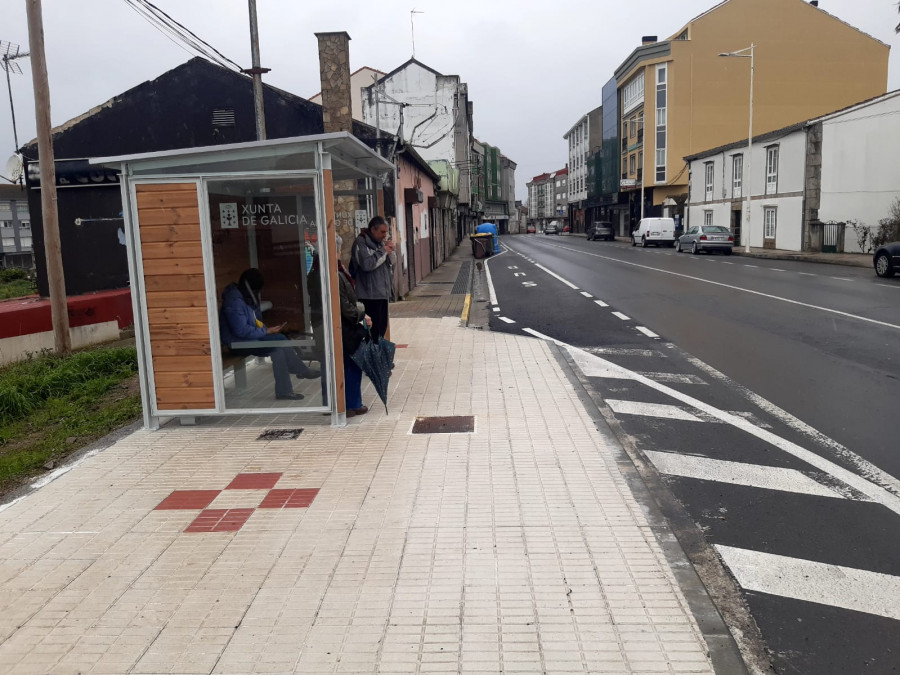 Cambio de ubicación de la marquesina de la parada de autobús en el centro urbano de A Laracha