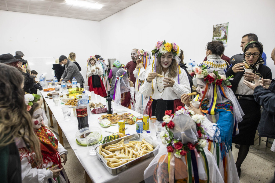 El mal tiempo obligó a trasladar al local social la fiesta de los Madamitos y Ghuardineros