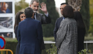 Los Reyes se reúnen con vecinos afectados por el incendio en Valencia