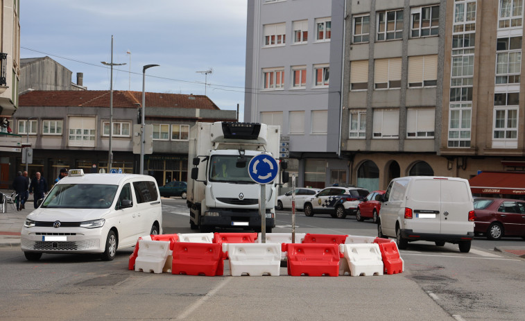 El tráfico carballés fluye sin incidentes pese al cierre del puente de A Milagrosa