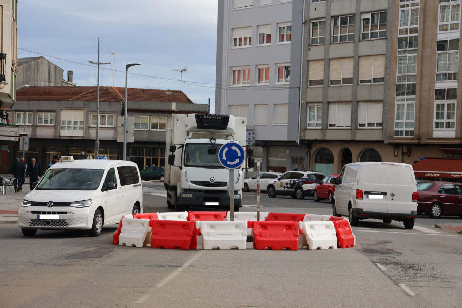 El tráfico carballés fluye sin incidentes pese al cierre del puente de A Milagrosa