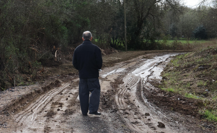 Quejas por el estado de un desvío peatonal entre la Vila de Negreira y la calle Verdillo