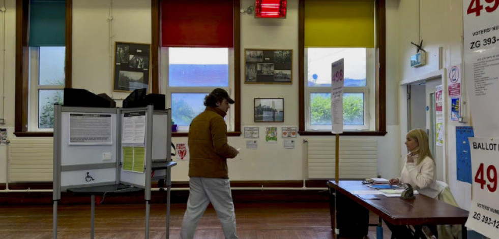 Irlanda celebra dos referéndums para cambiar la definición de familia y papel de la mujer