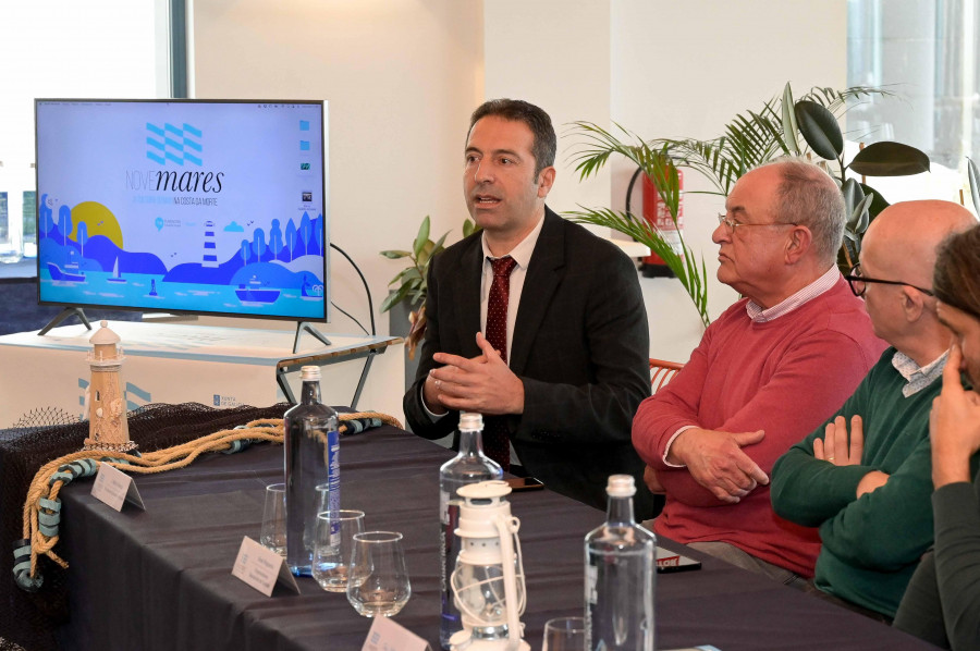 Las jornadas sobre los Deportes do Mar de Razo reciben la visita del conselleiro Alfonso Villares