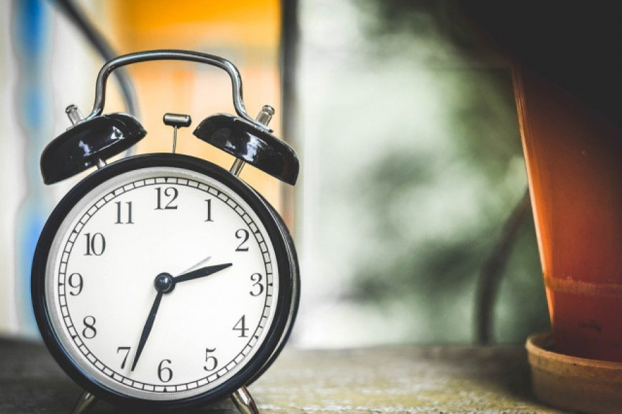 Llega el horario de invierno: ¿hay que adelantar o atrasar el reloj?