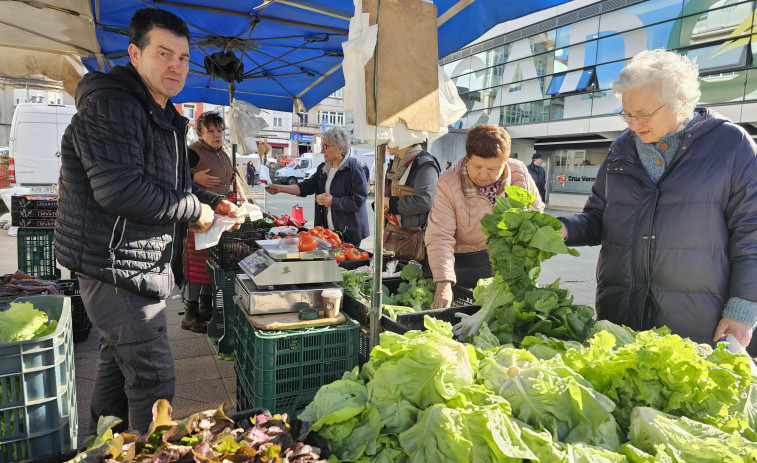 Ambiente primaveral en la feria de Carballo